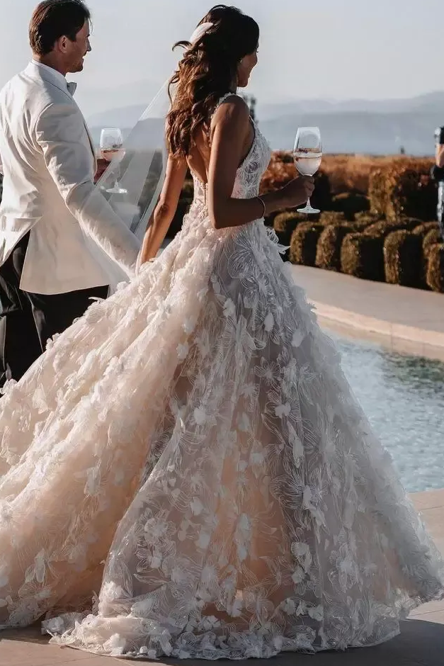 Scoop-Neck Spaghetti Straps Floral Embellished Applique Tulle A-Line Wedding Dress