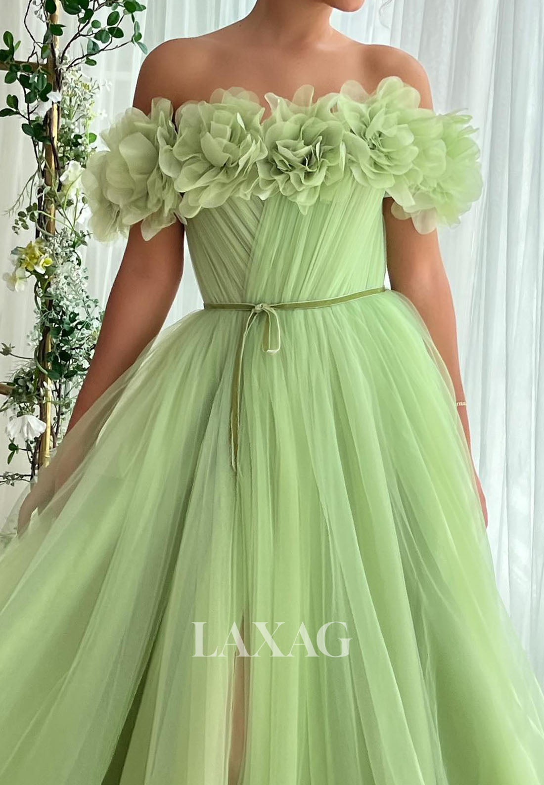 Off-Shoulder Sleeveless Pleated Tulle A-Line Prom Dress Tube Top Floral Embellished Party Gowns