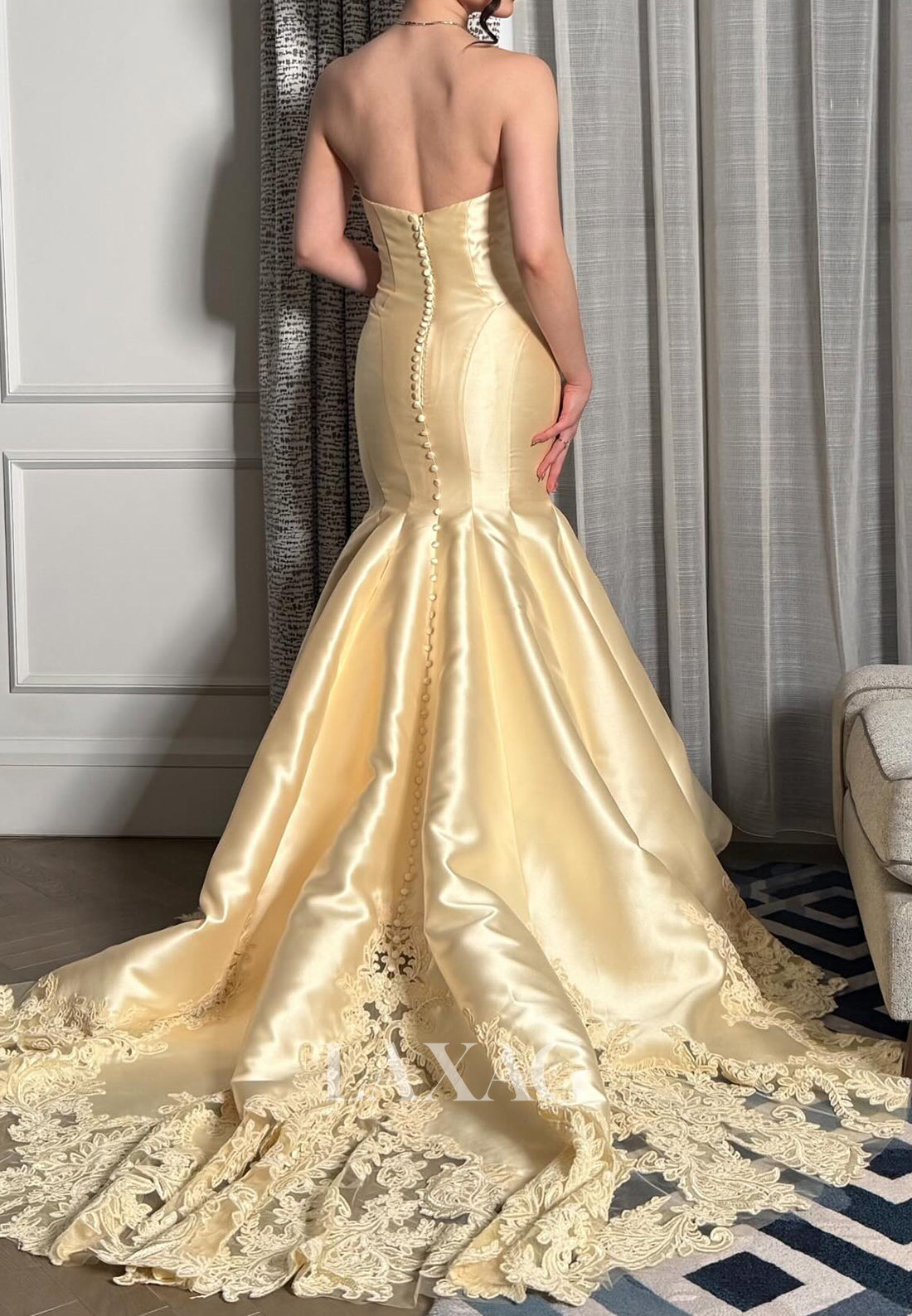 Sweetheart Sleeveless Lace Applique Satin Pleated Trumpet Mermaid Evening Dress with Train