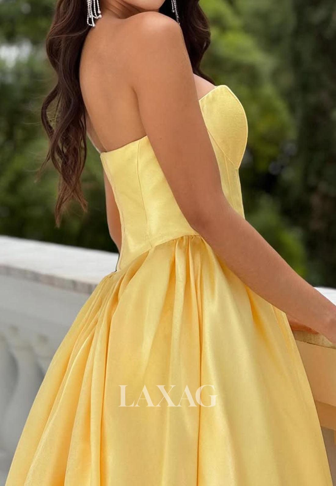 Sweetheart Sleeveless Floor-Length Party Gowns Off-Shoulder Satin Pleated A-Line Prom Dress