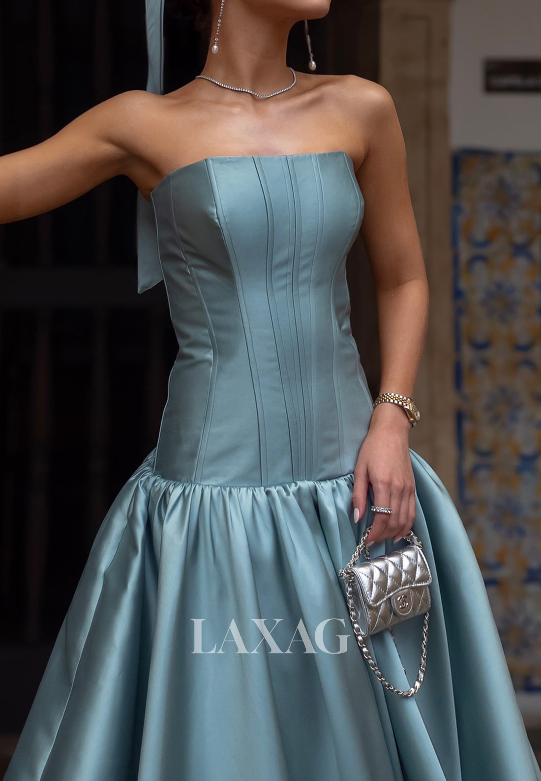 Off-Shoulder Tube Top Sleeveless A-Line Evening Dress Pleated Satin Floor-Length Formal Gowns