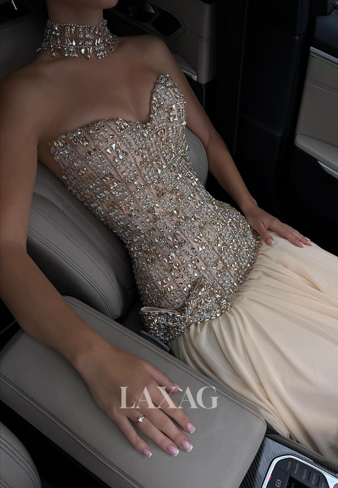 Off-Shoulder Sweetheart Chiffon Pleated A-Line Prom Dress Sleeveless Rhinestone Beaded Party Gowns