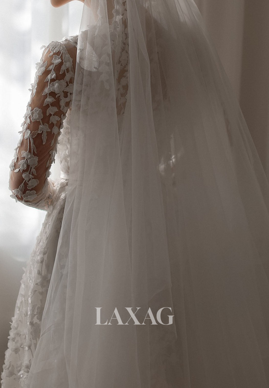 Scoop-Neck Long-Sleeves Bride Gowns Applique Sequined Pleated Tulle A-Line Wedding Dress