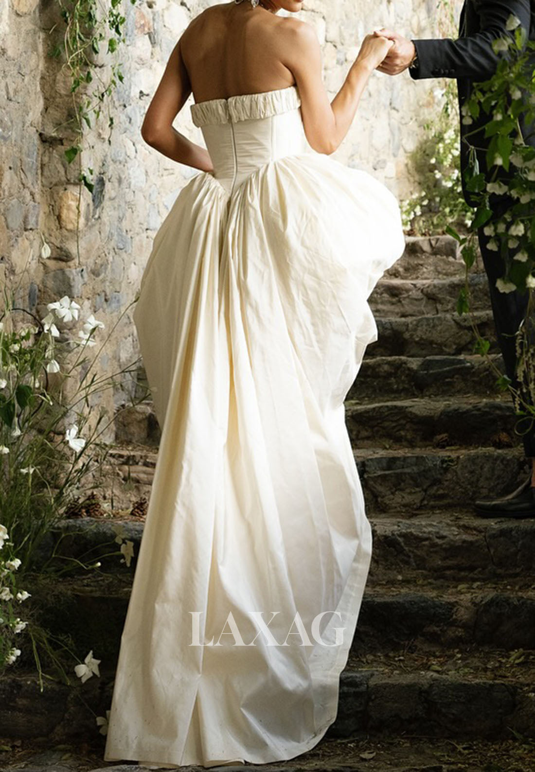 Scoop-Neck Off-Shoulder Pleated Satin Bride Gowns Sleeveless Pleated A-Line Wedding Dress with Train