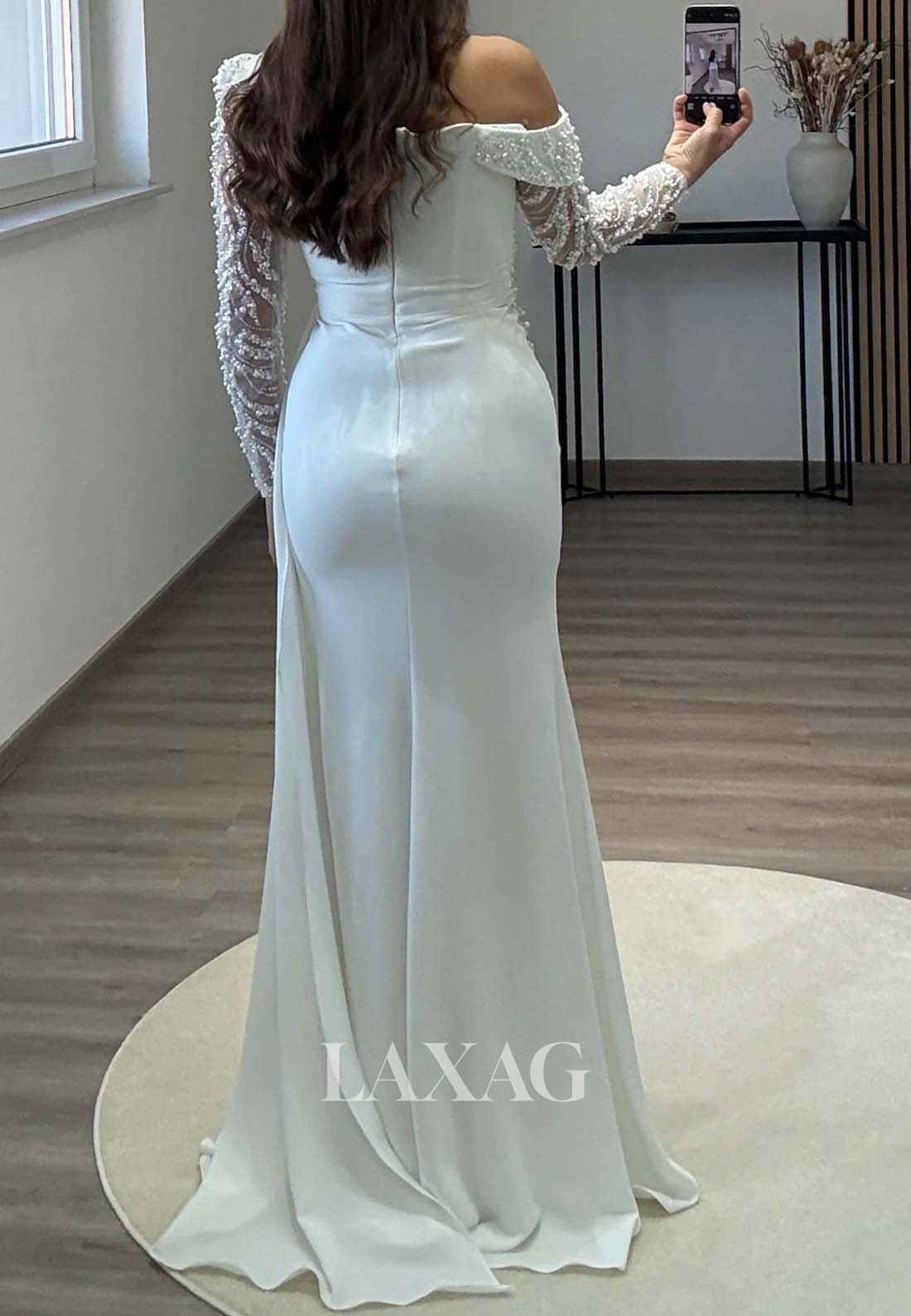 فستان سهرة حورية البحر بأكمام طويلة ومطرز بالخرز وذيل طويل ورقبة غير متماثلة