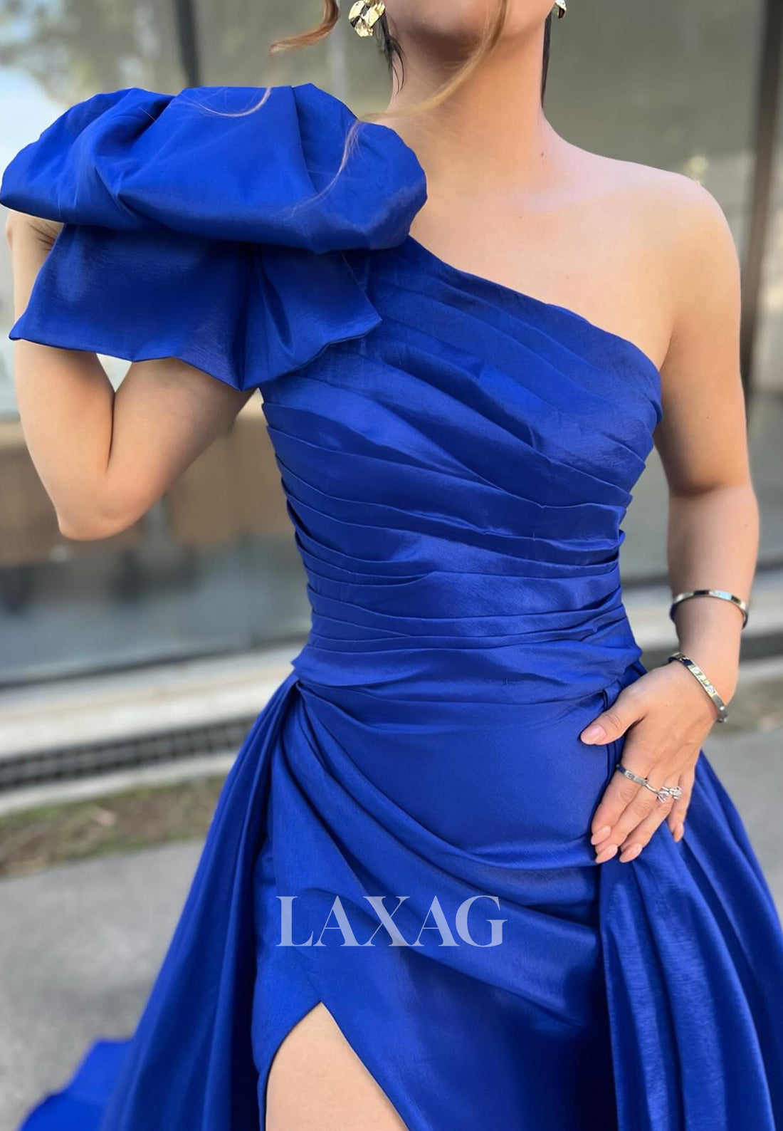 Asymmetrical-Neck Floral Embellished Sleeveless Mermaid Prom Dress Pleated Satin Party Gowns with Overskirt