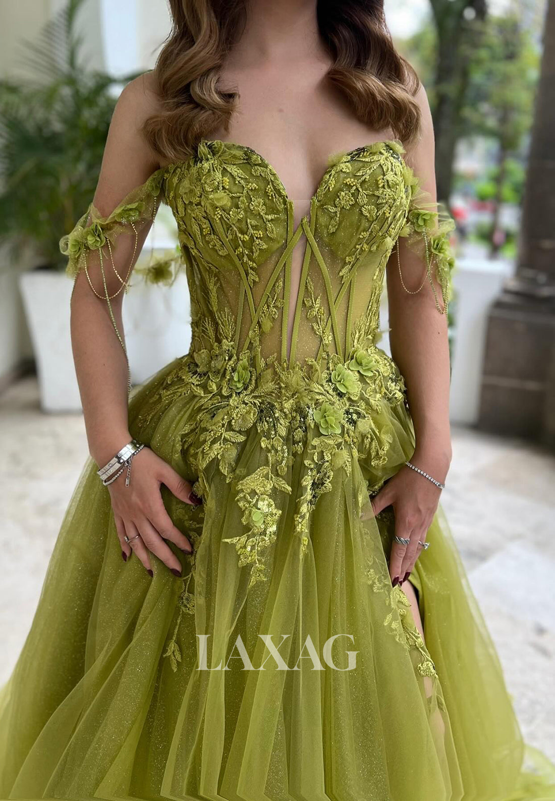 Sweetheart Sleeveless Pleated Party Gowns Off-Shoulder Lace Applique High Slit Tulle A-Line Prom Dress