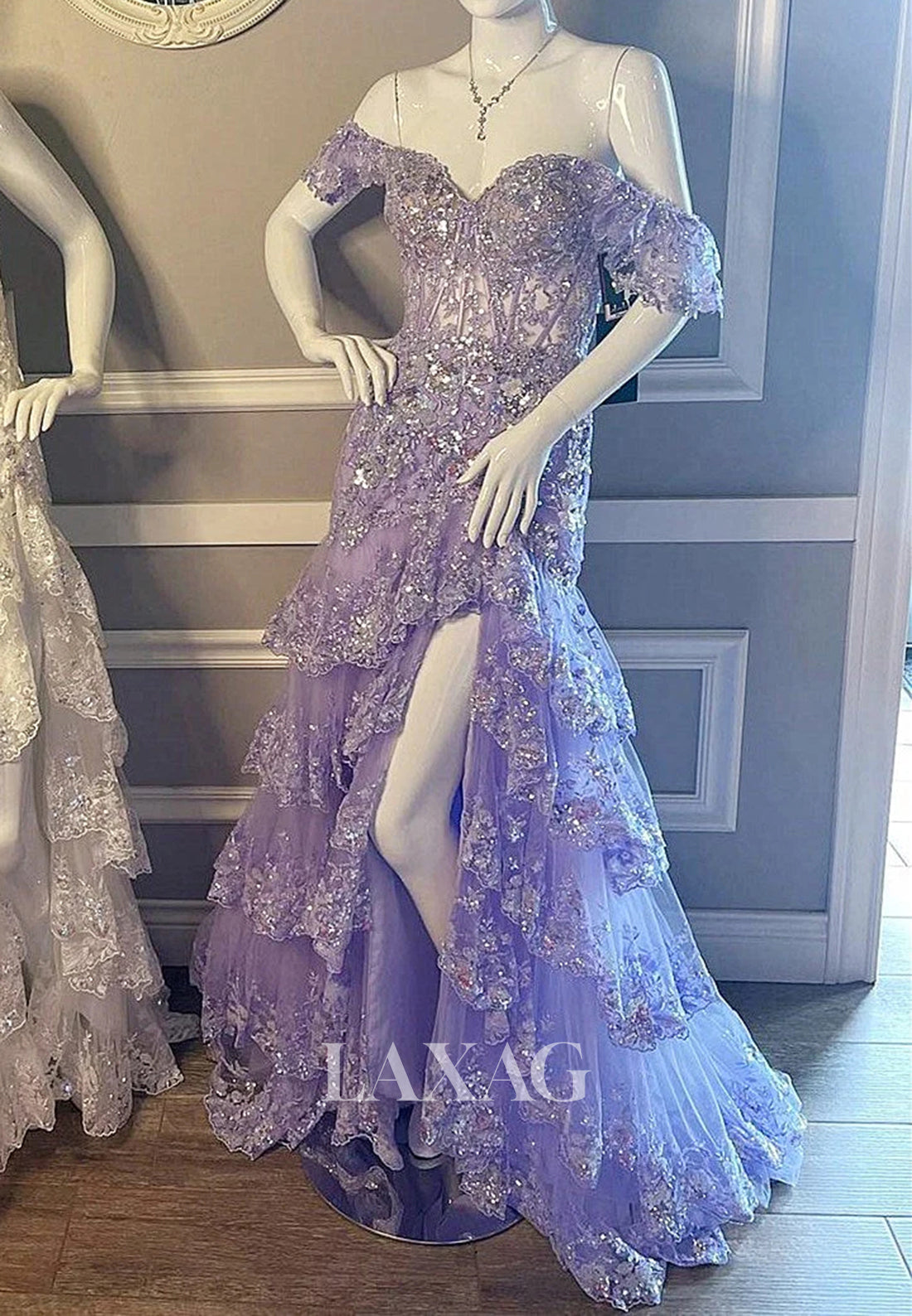 A-Line Sweetheart Sleeveless Pleated Evening Gowns Glitter-Lace Applique Tiered Prom Dress with High Slit