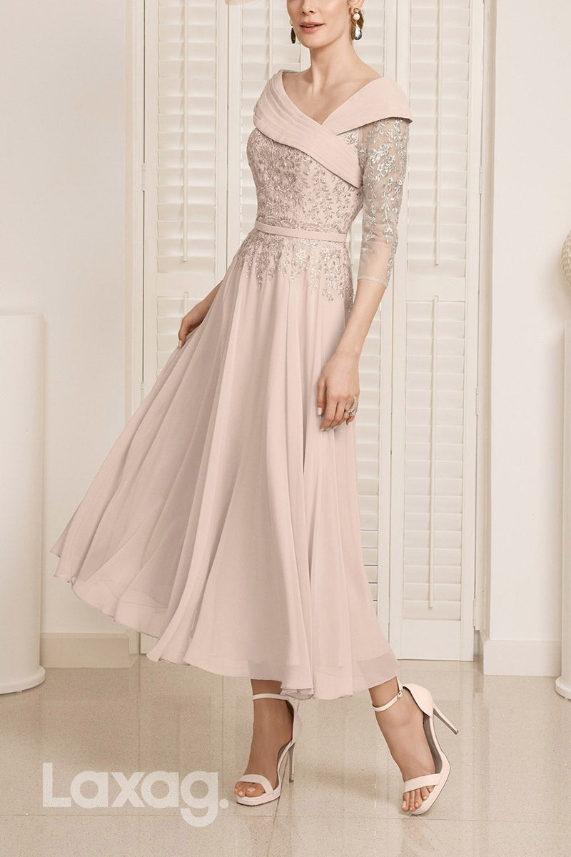 22839 - فستان أم العروس بتصميم A-line وفتحة رقبة على شكل حرف V وأكمام ربعية مزين بالترتر