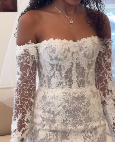 Bateau-Neck Long-Sleeves Allover Lace Applique Tulle Mermaid Wedding Dress