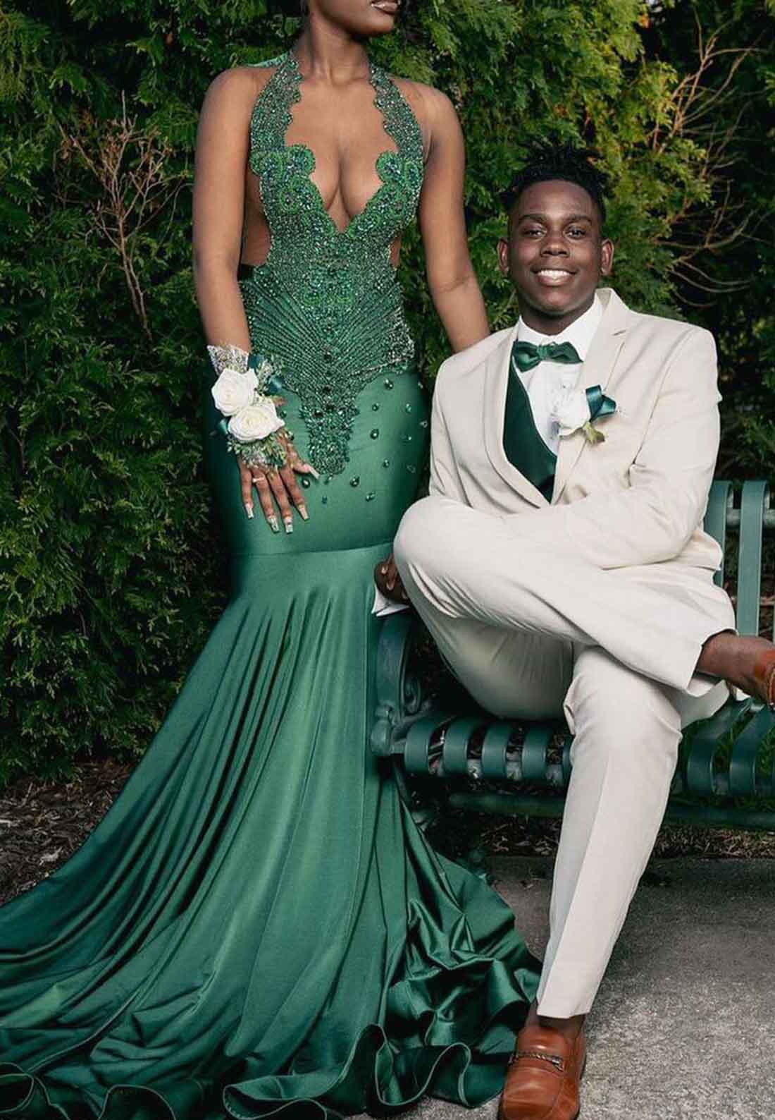 Halter Deep V-Neck Sequined Beaded Party Gowns Sleeveless Satin Trumpet Mermaid Prom Dress