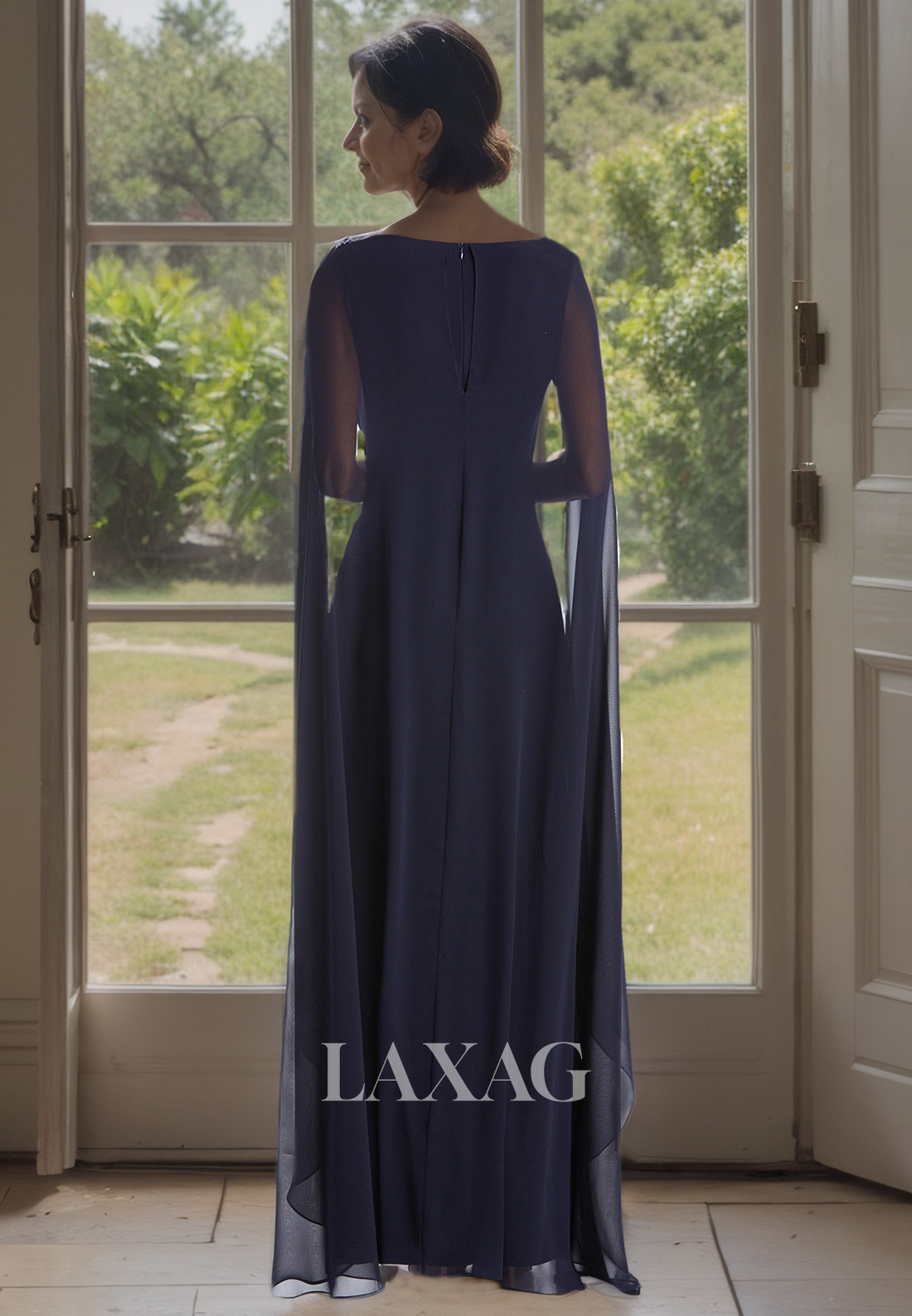 فستان أم العروس المطوي ذو الرقبة على شكل حرف V بدون أكمام من قماش التول مع فتحة جانبية وطول يصل إلى الأرض