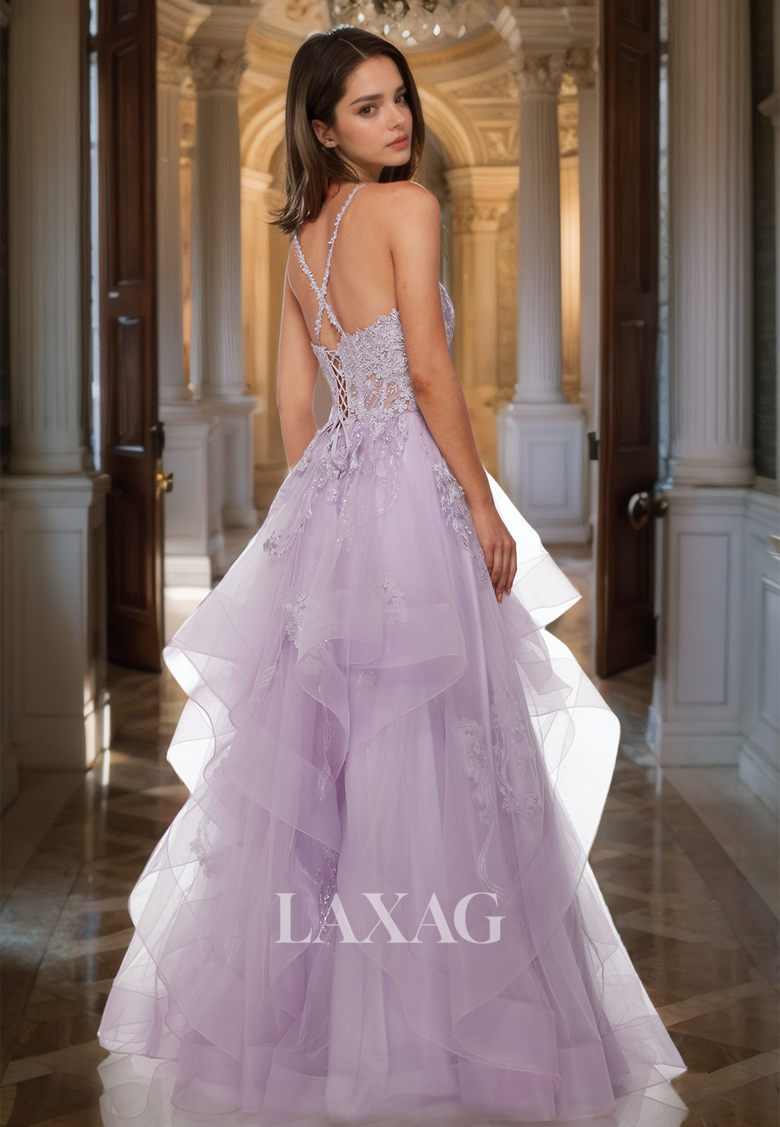 فستان حفلات طويل بدون أكمام بكسرات وطبقات، مزين بالخرز، وفتحة رقبة دائرية، بتصميم حرف A