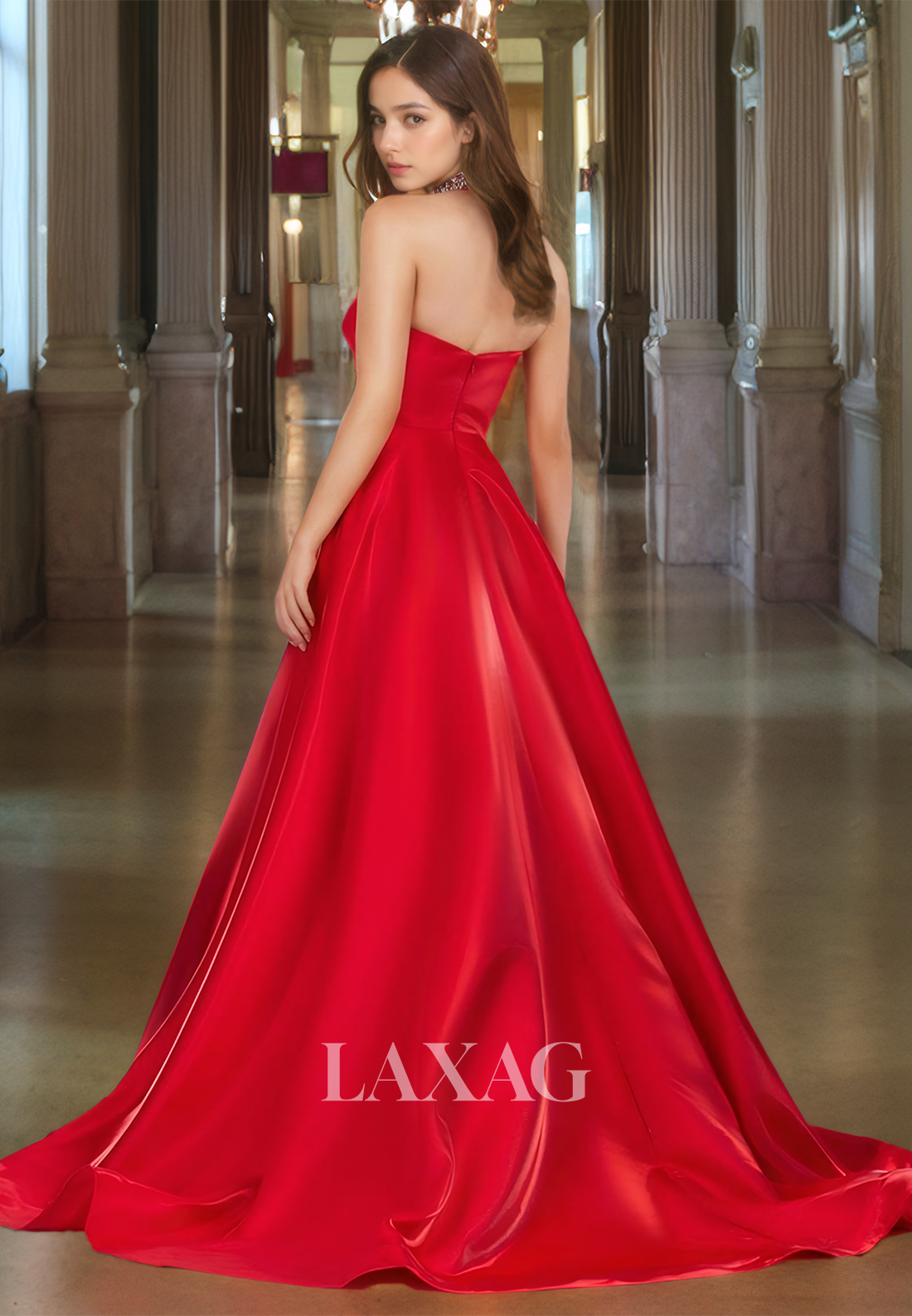 فستان سهرة ساتان مطوي مزين بالخرز على شكل قلب بدون أكمام وكتف مكشوف