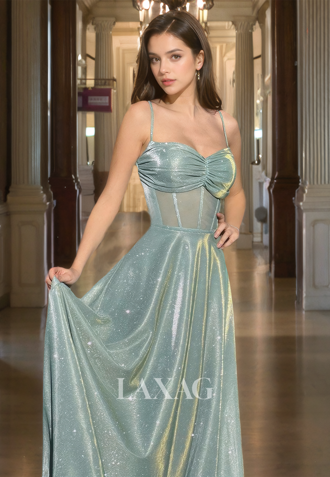 فستان سهرة بدون أكمام بقصة قلب وحمالات رفيعة، مزين بثنيات لامعة، بتصميم حرف A