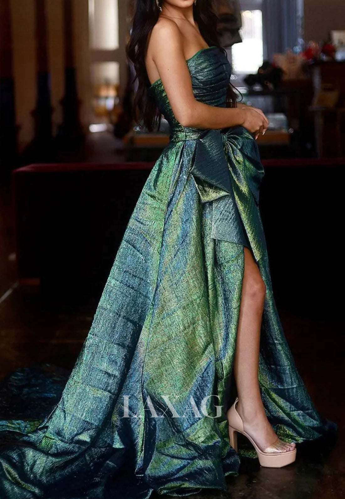 Tube Top Off-Shoulder Sleeveless Pleated Party Gowns Metallic Satin A-Line Prom Dress with Big Bow