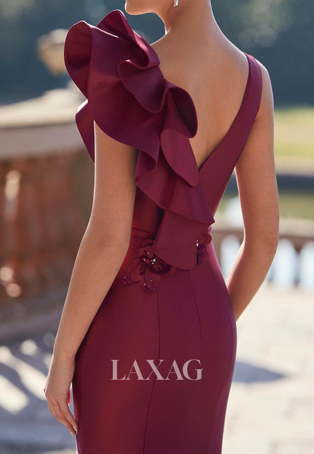 V-Neck Trumpet Mermaid Mother of the Bride Dress Ruffled-Straps Floral Embellished Cocktail Gowns