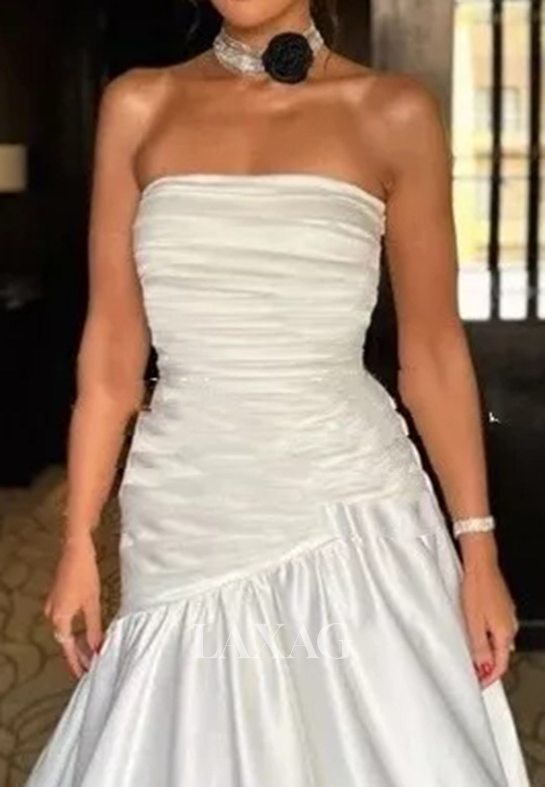 Sleeveless Off-Shoulder Pleated Satin Bride Gowns Simple Tube Top Fitted A-Line Wedding Dress