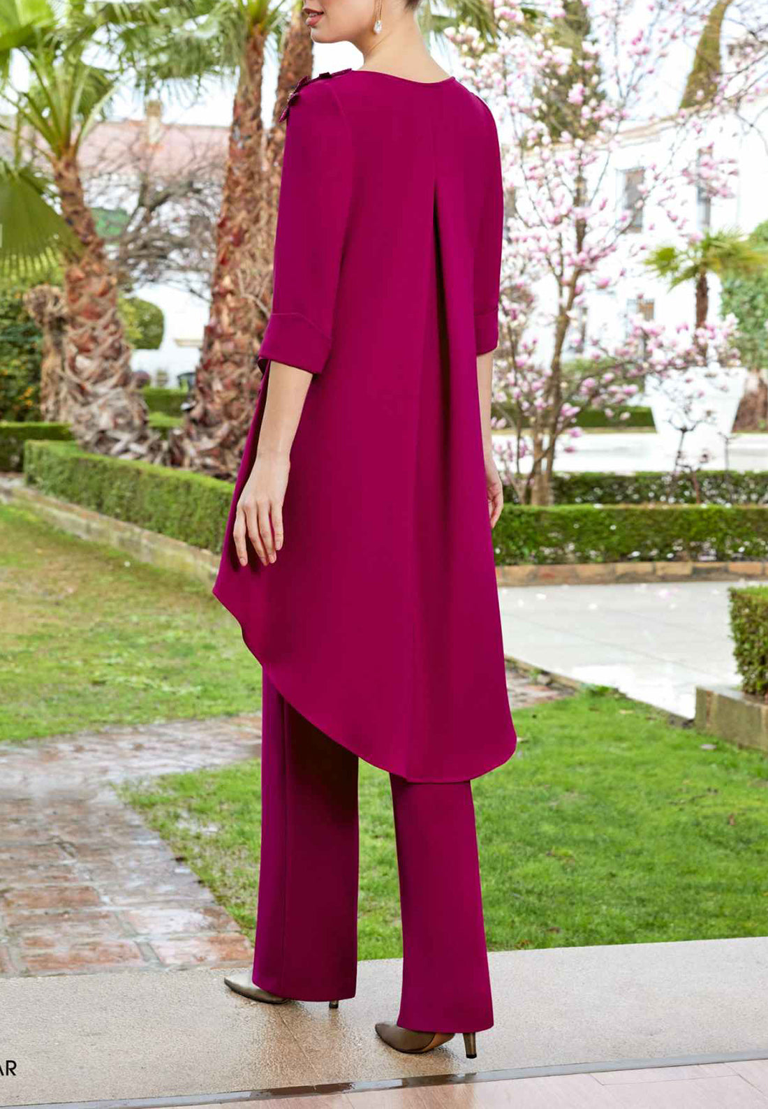 Long-Sleeves V-Neck Beaded Mother of the Bride Dress Floral Embossed Tiered Cocktail Gowns with Trousers