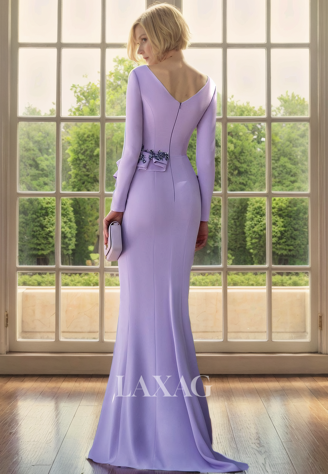 فستان أم العروس حورية البحر الأنيق من الساتان المزين بالخرز وفتحة رقبة على شكل حرف V وأكمام طويلة