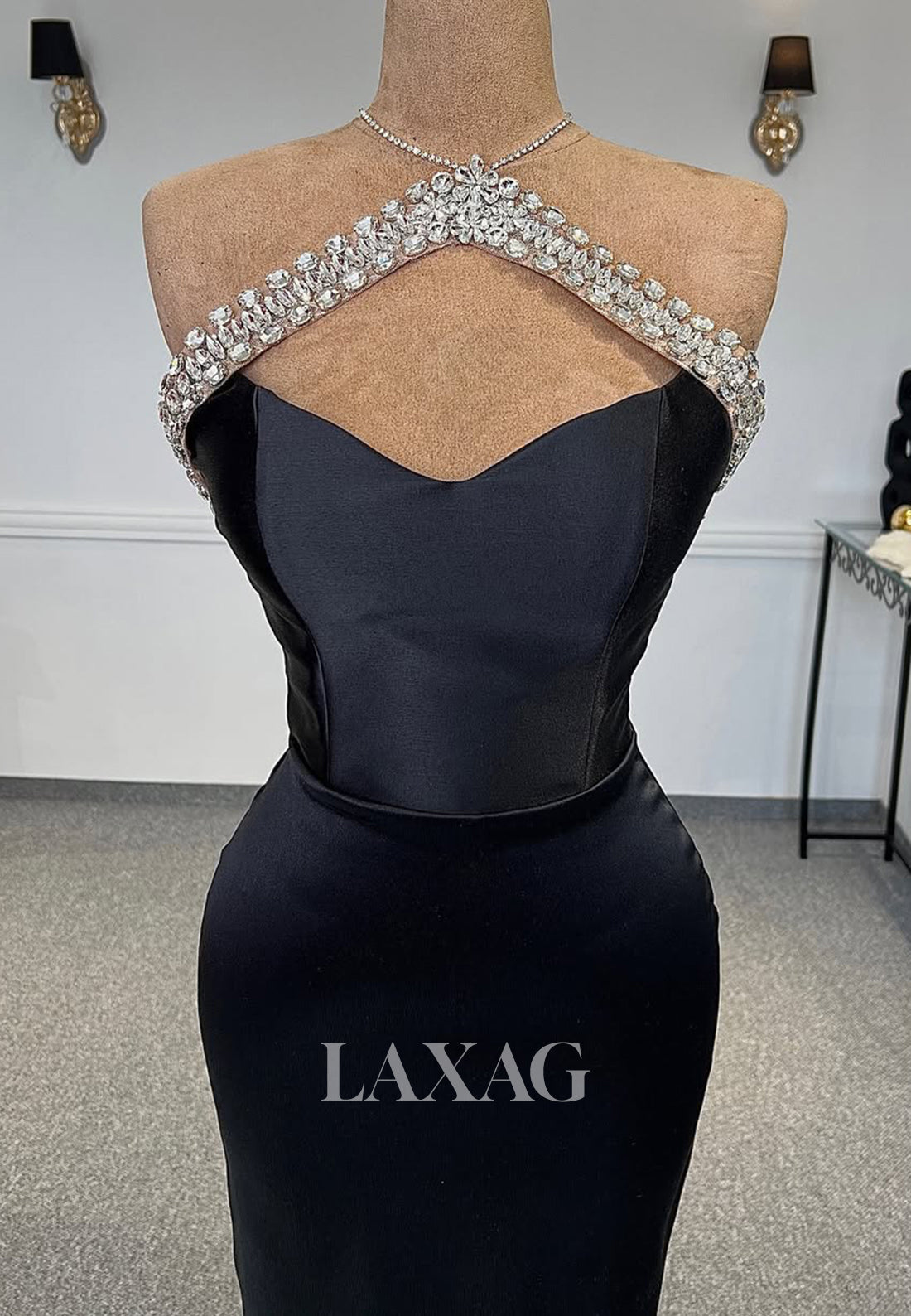 Halter V-Neck Sleeveless Satin Mermaid Prom Dress Rhinestone Beaded Floor-Length Formal Gowns