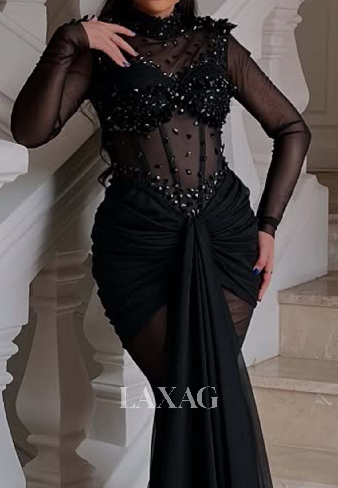 فستان سهرة حورية البحر بأكمام طويلة ورقبة على شكل حرف V، مزين بالخرز، مع ذيل طويل