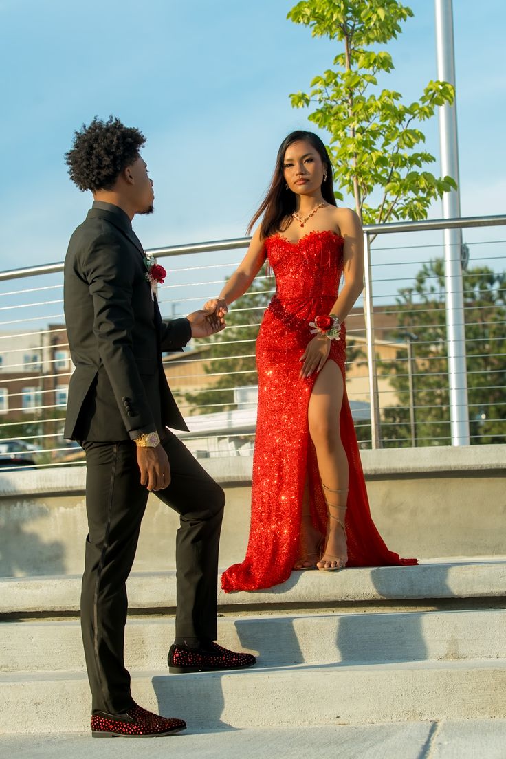 Sweetheart Off-Shoulder Mermaid Evening Dress Sleeveless Fully Sequined Applique Prom Gowns