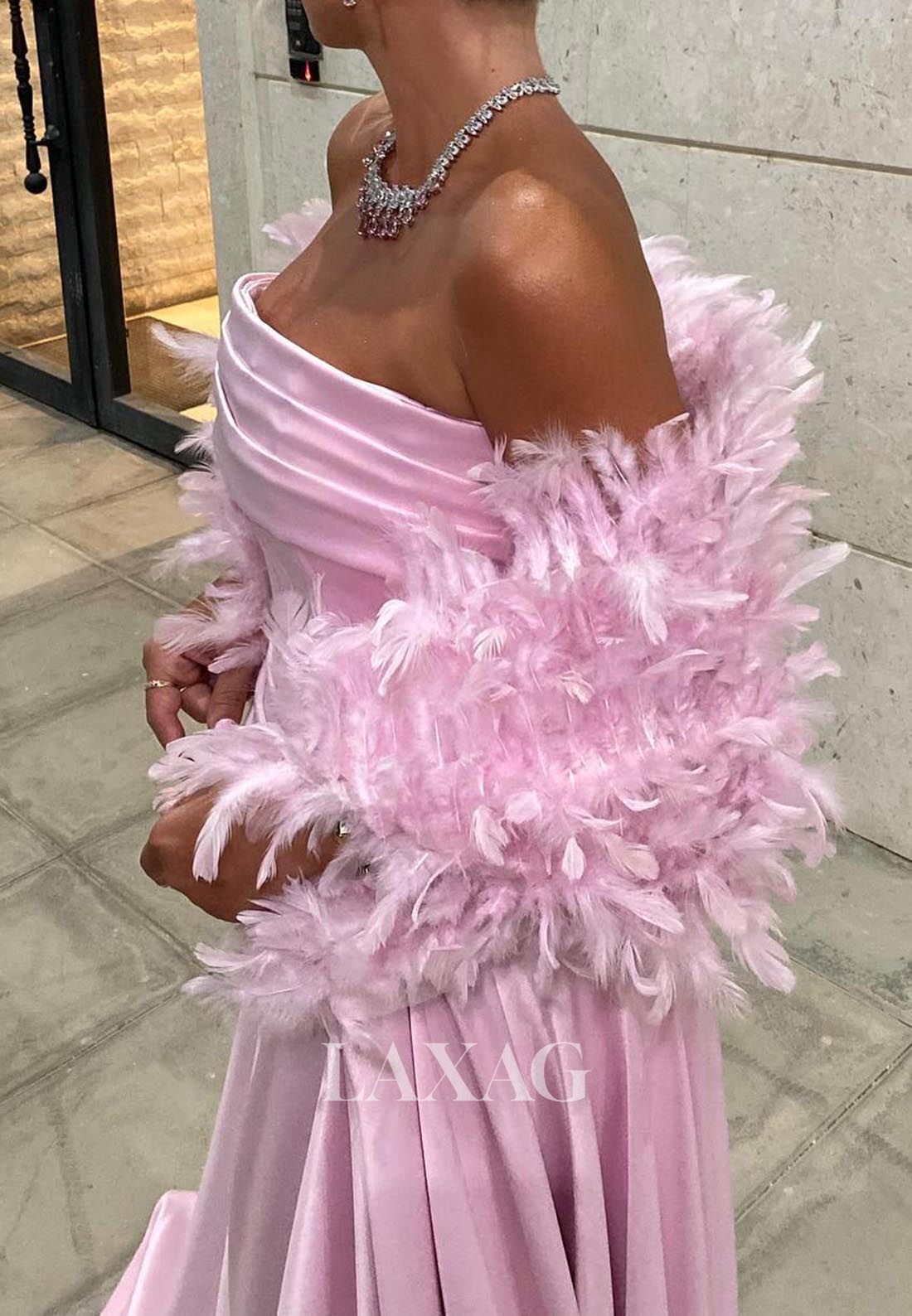 Tube Top Sleeveless Pleated Formal Gowns Off-Shoulder Feathered Trimmed Train Evening Dress