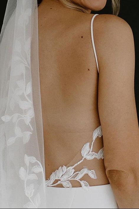 Scoop-Neck Spaghetti Straps Sleeveless Applique Satin Mermaid Wedding Dress