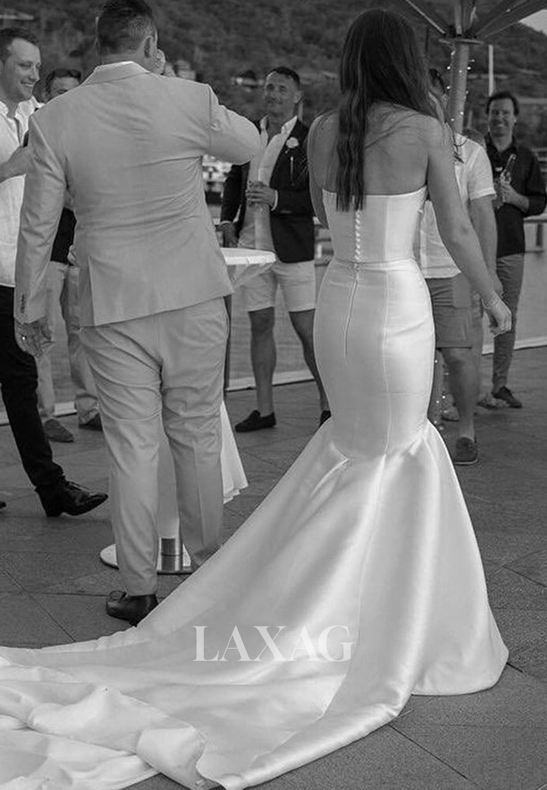 Tube Top Sleeveless Pleated Bride Gowns Off-Shoulder Pleated Mermaid Wedding Dress with Sweep Train