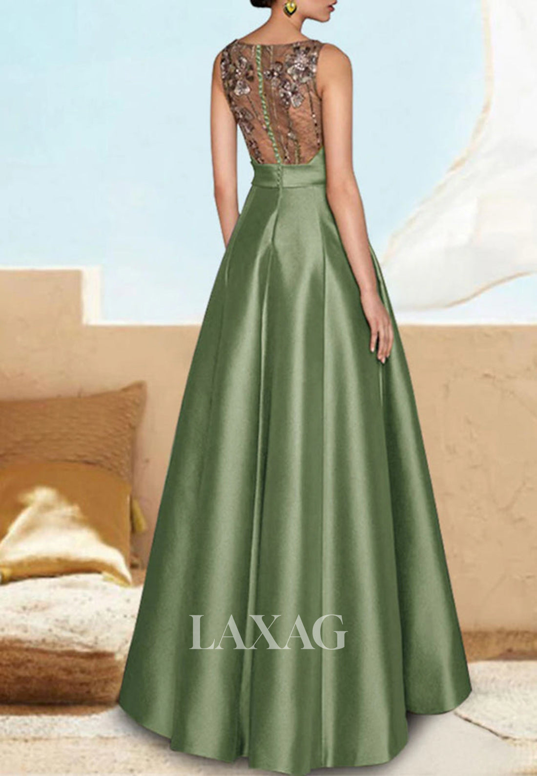 فستان سهرة طويل بدون أكمام بكسرات على شكل حرف A وفتحة رقبة على شكل حرف V وأشرطة مزينة بالتطريز