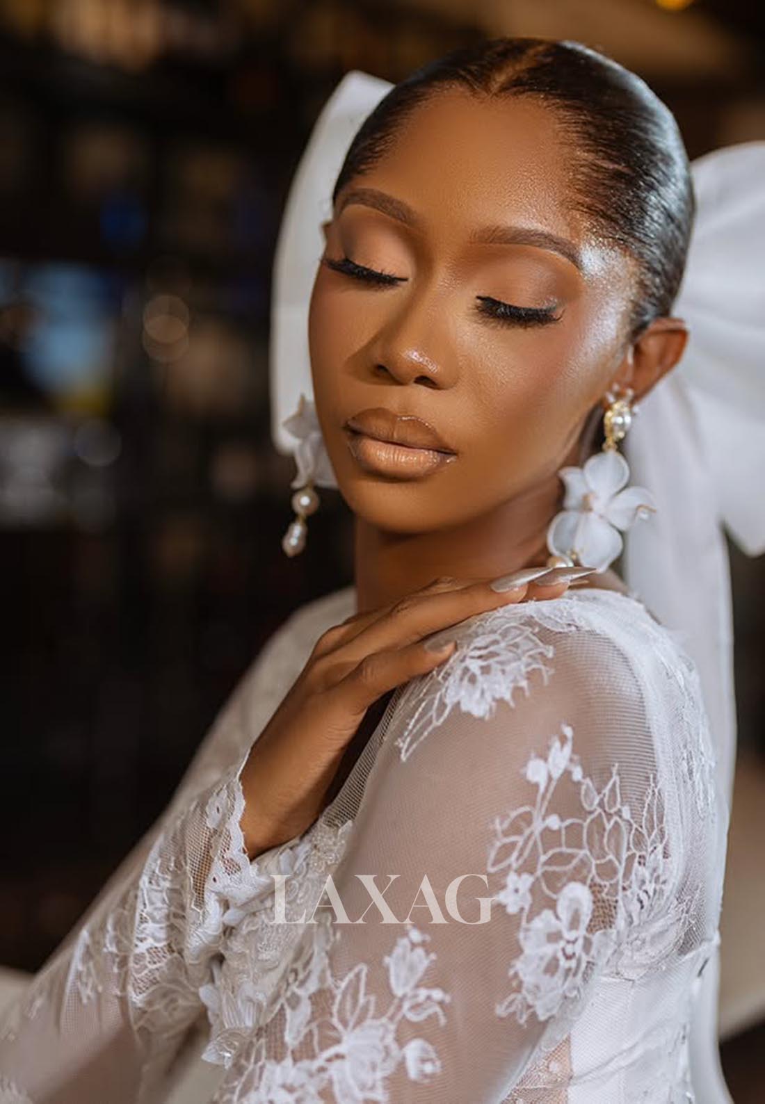 Sweetheart Long-Sleeves Short Mermaid Wedding Dress Allover Lace Applique Cutout Boho Bride Gowns