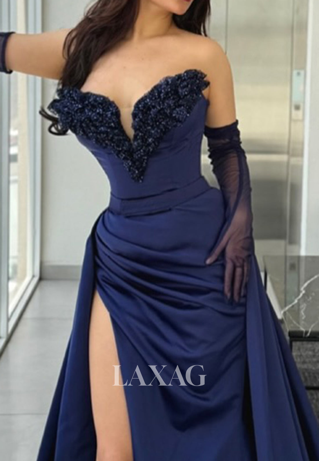 V-Neck Sleeveless Applique Mermaid Prom Dress Pleated Satin Formal Gowns with Tulle Gloves