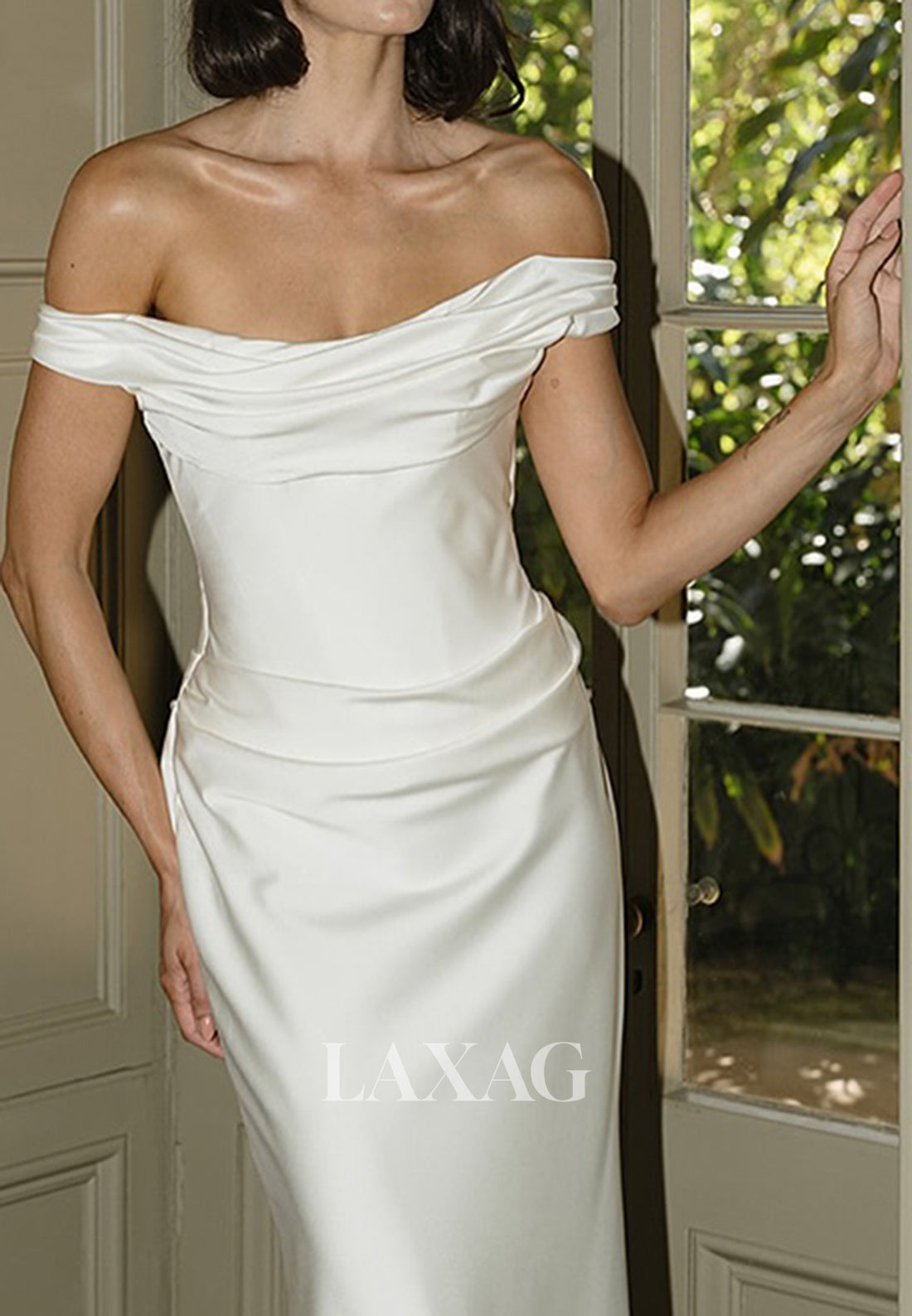 Scoop-Neck Sleeveless Mermaid Wedding Dress Simple Pleated Satin Sweep Train Bride Gowns