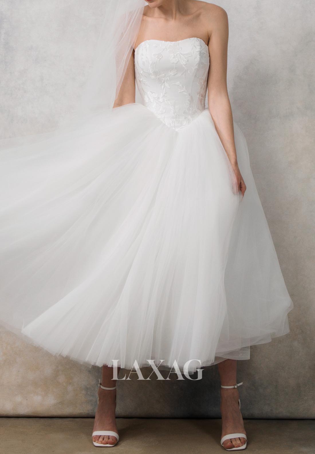 Sweetheart Off-Shoulder Sleeveless Lace Applique Pleated Tea-Length Tu – Laxag Sweetheart Off-Shoulder Sleeveless Lace Applique Pleated Tea-Length Tu – Laxag