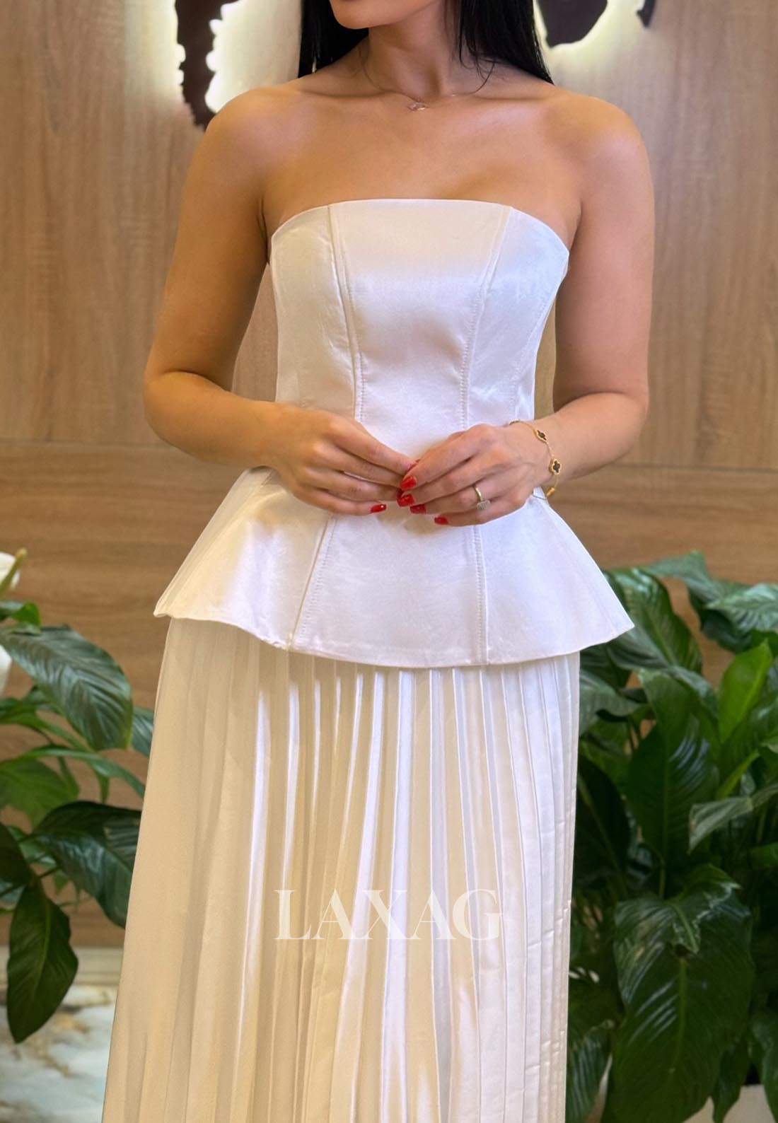 Tube Top Off-Shoulder Sleeveless Fitted Evening Dress Pleated Floor-Length Satin&Chiffon Formal Gowns