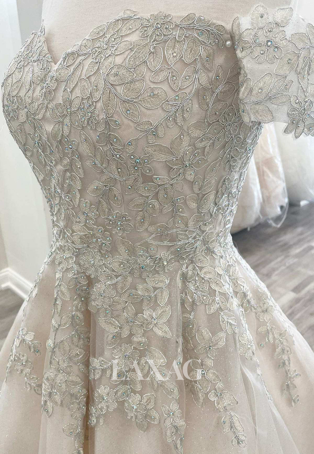 Sweetheart Off-Shoulder Sleeveless A-Line Wedding Dress Beaded Lace Applique Short Bride Gowns