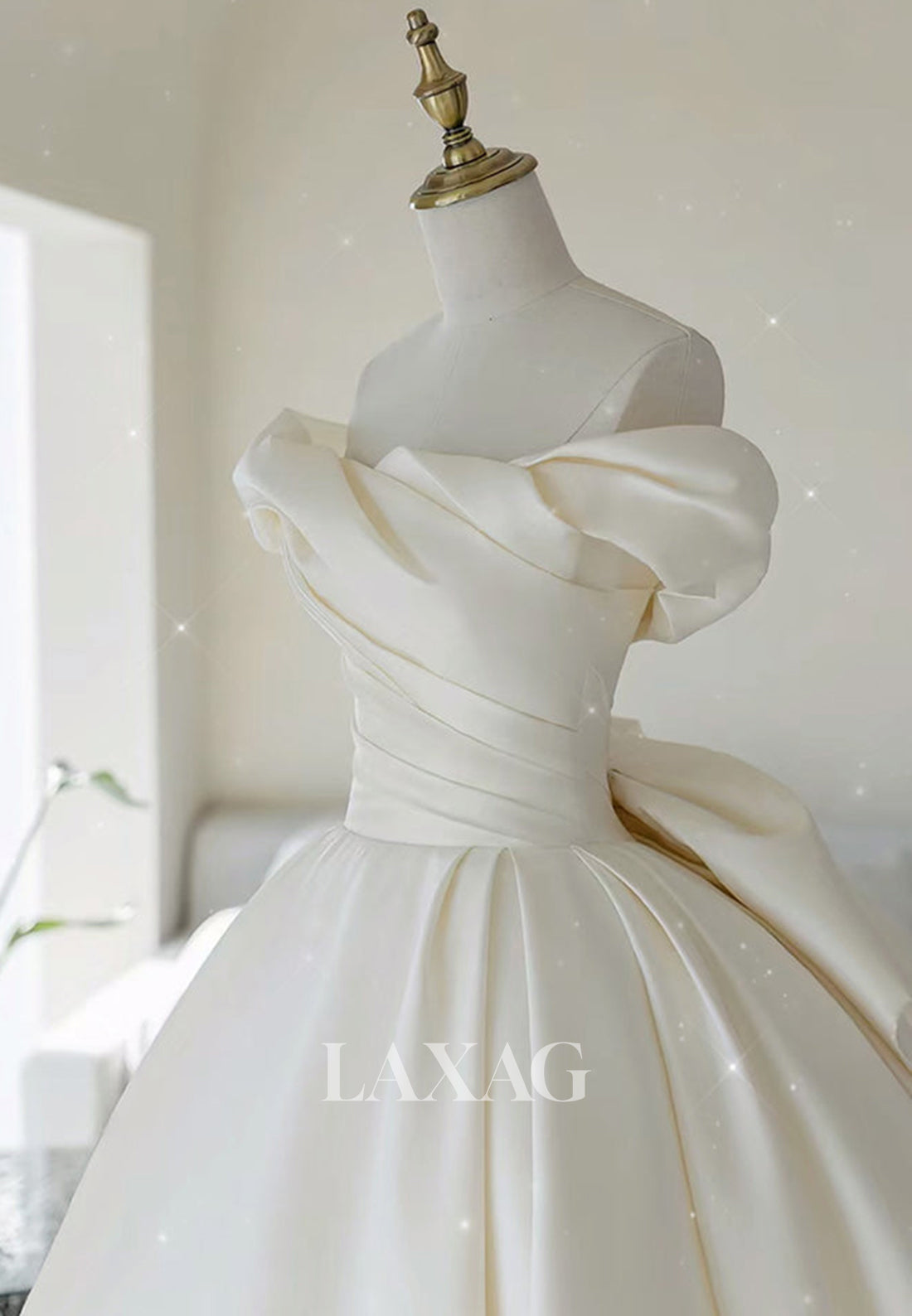 Tube Top Off-Shoulder Sleeveless Bride Gowns Pleated Satin A-Line Wedding Dress with Train