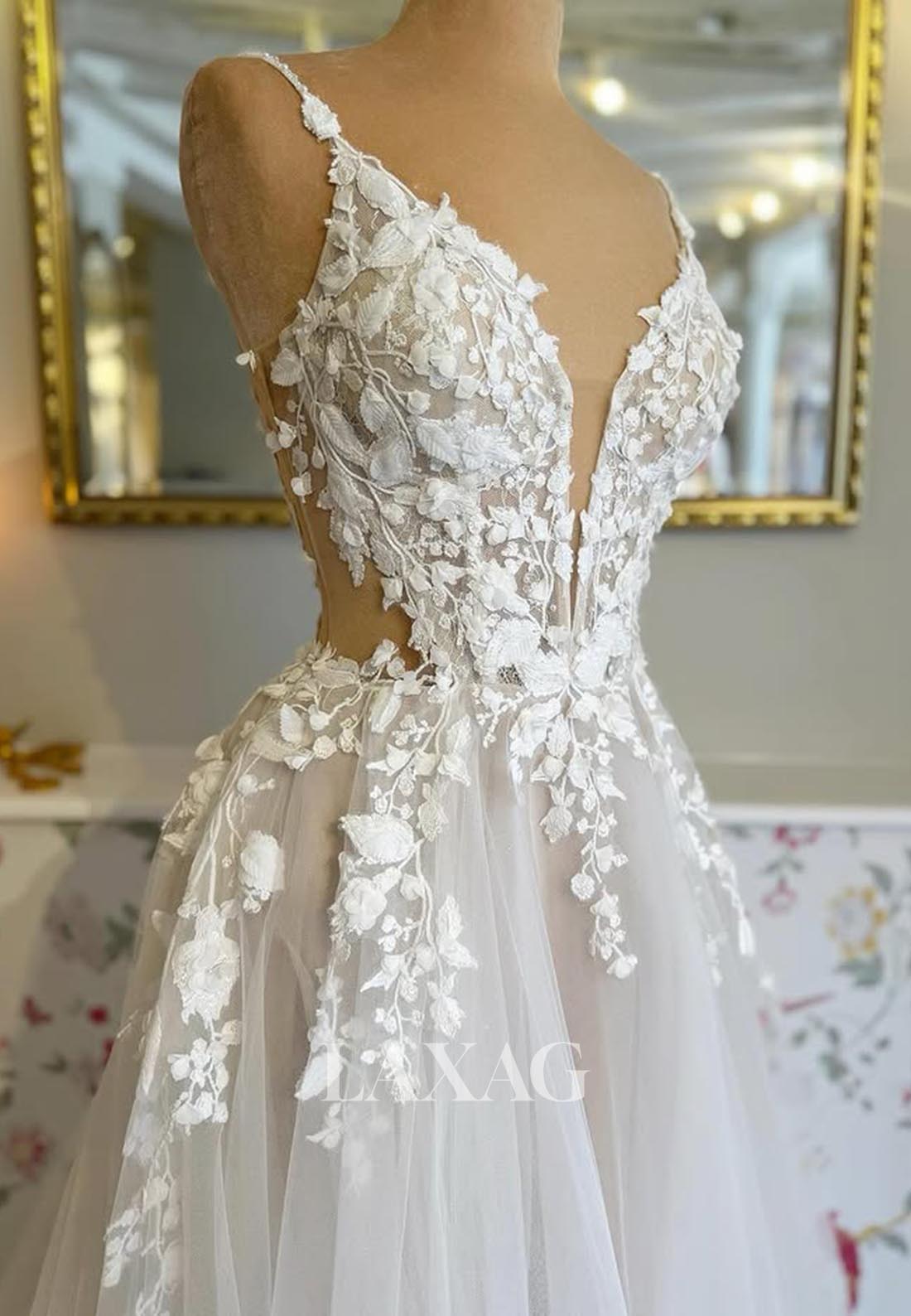 Plunging V-Neck Spaghetti Straps A-Line Wedding Dress Sleeveless Applique Tulle Bride Gowns