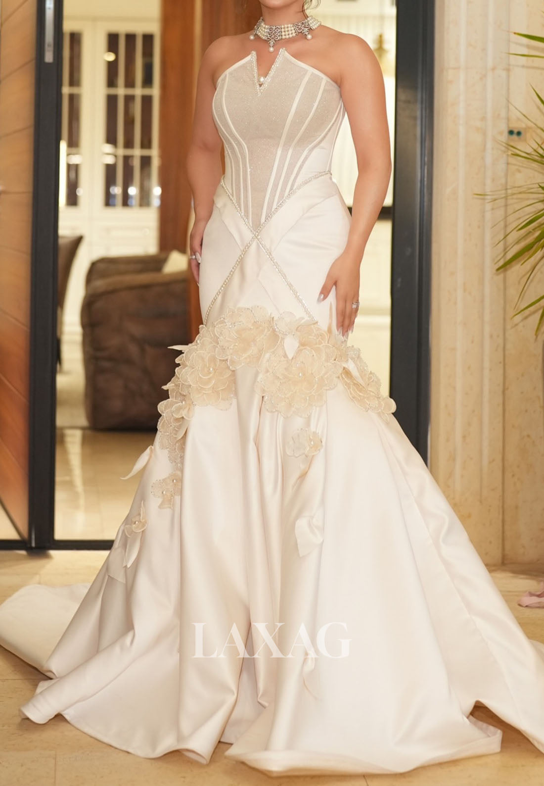 Off-Shoulder Sleeveless Trumpet Mermaid Wedding Dress Floral Embellished Beaded Satin Bride Gowns