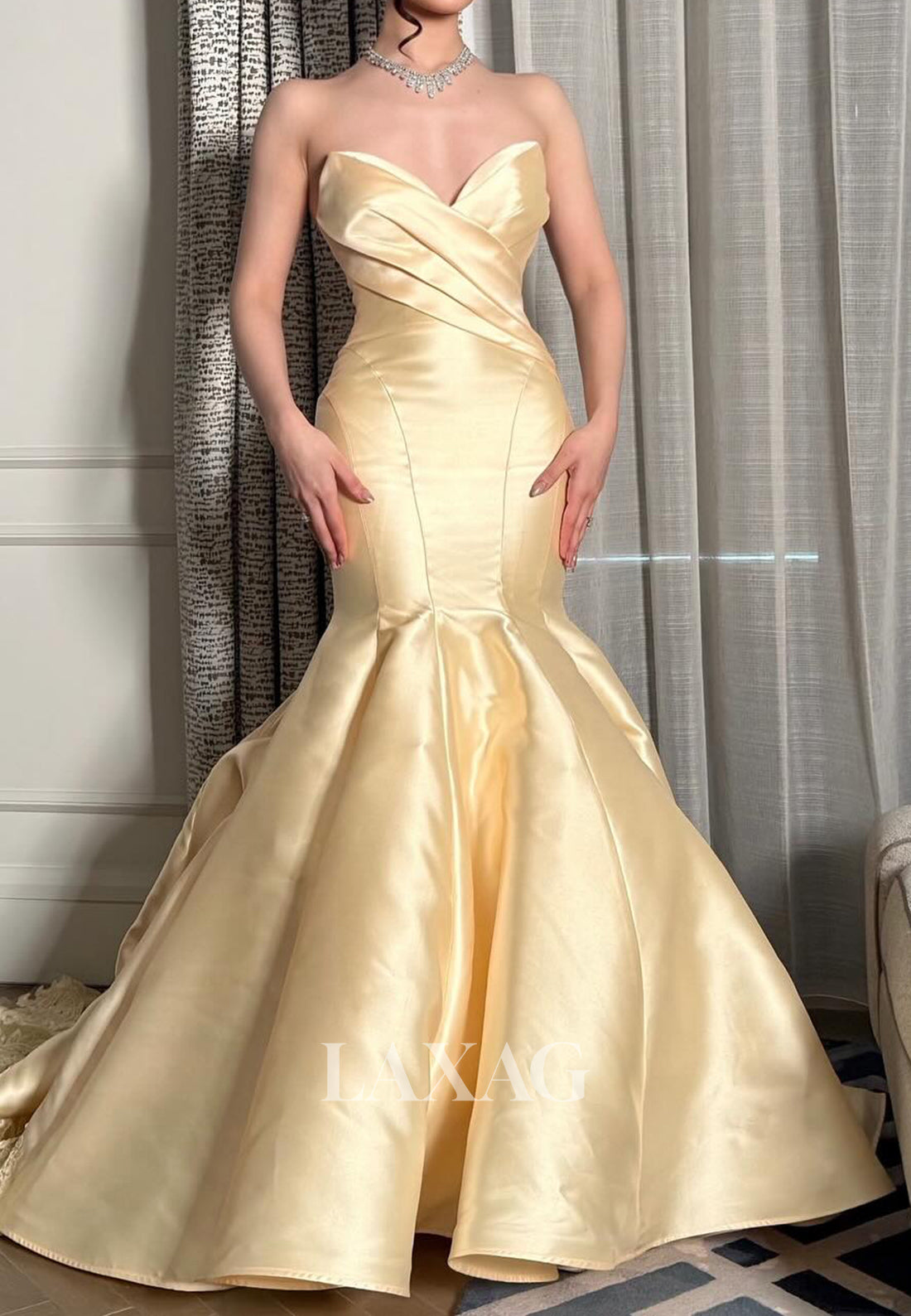 Sweetheart Sleeveless Lace Applique Satin Pleated Trumpet Mermaid Evening Dress with Train