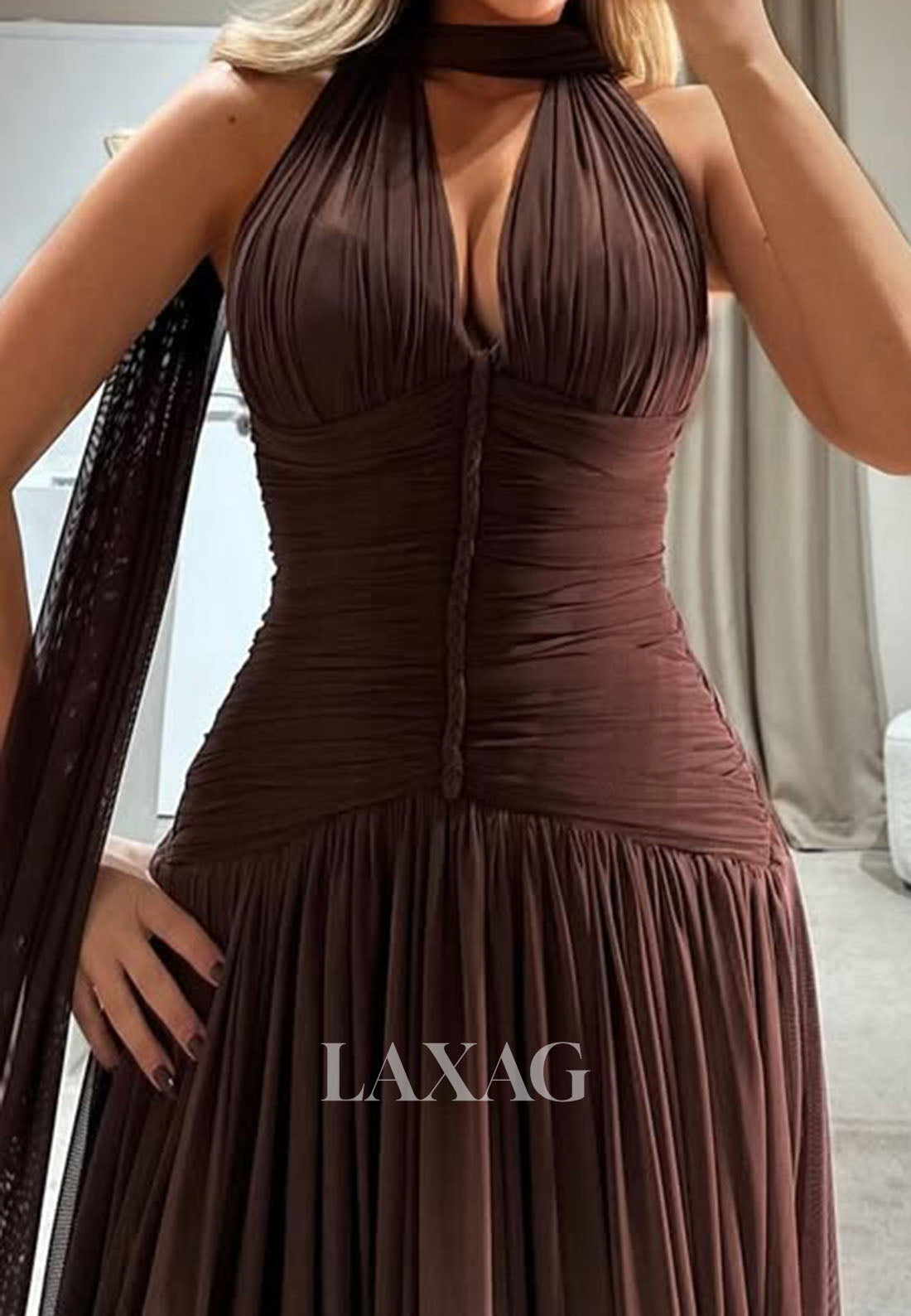 Halter Deep V-Neck Pleated Chiffon Fitted Evening Dress Off-Shoulder Sleeveless Formal Gowns