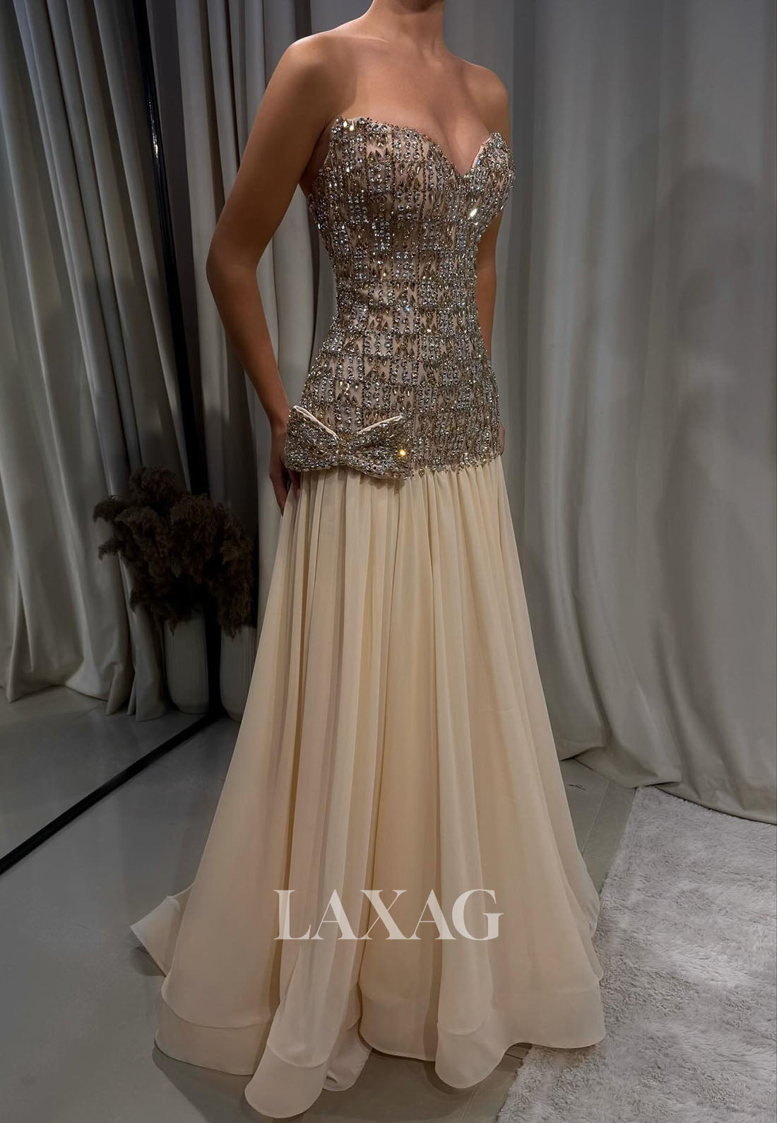 Off-Shoulder Sweetheart Chiffon Pleated A-Line Prom Dress Sleeveless Rhinestone Beaded Party Gowns
