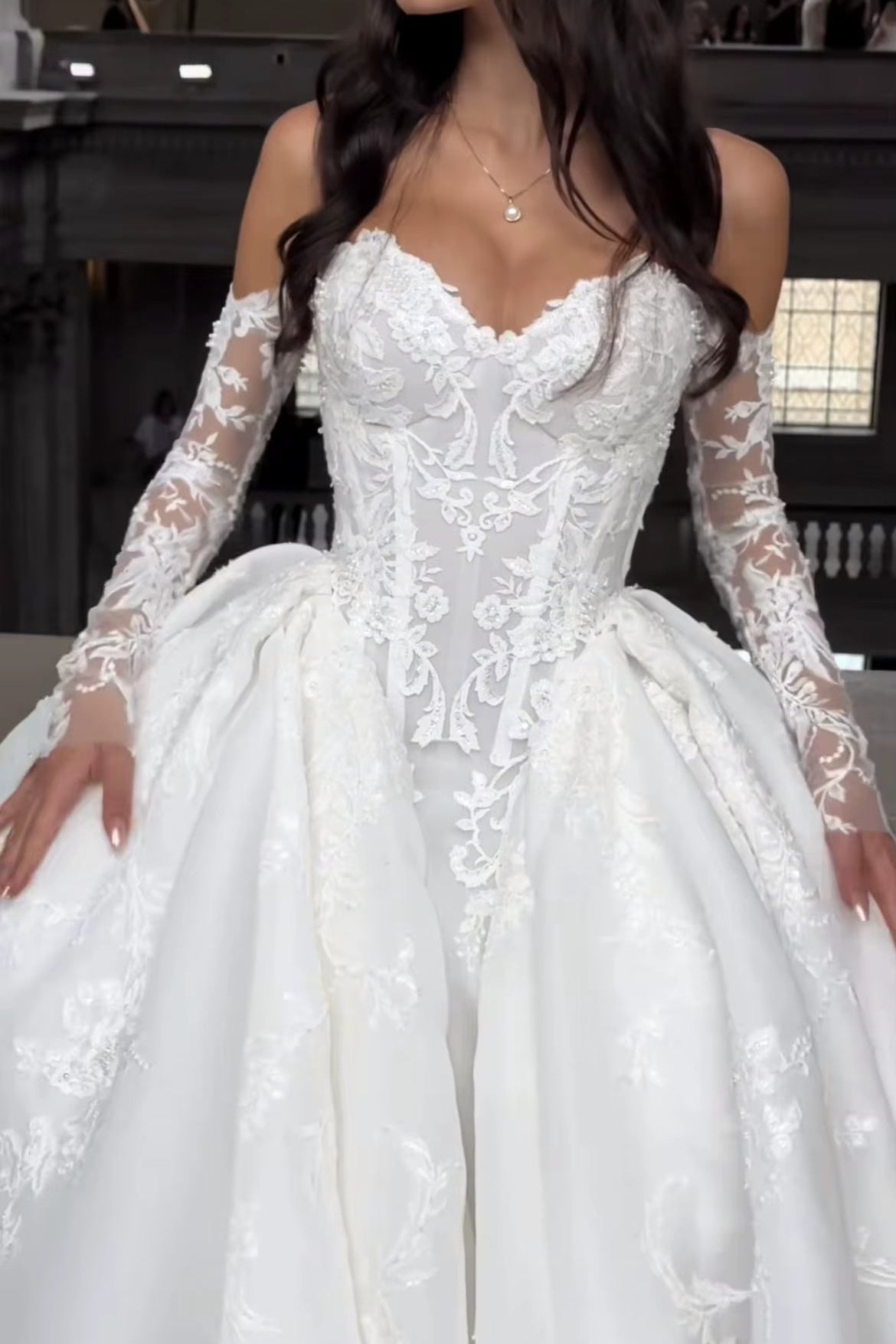 Sweetheart Long-Sleeves Beaded Lace Applique Chiffon Pleated A-Line Wedding Dress