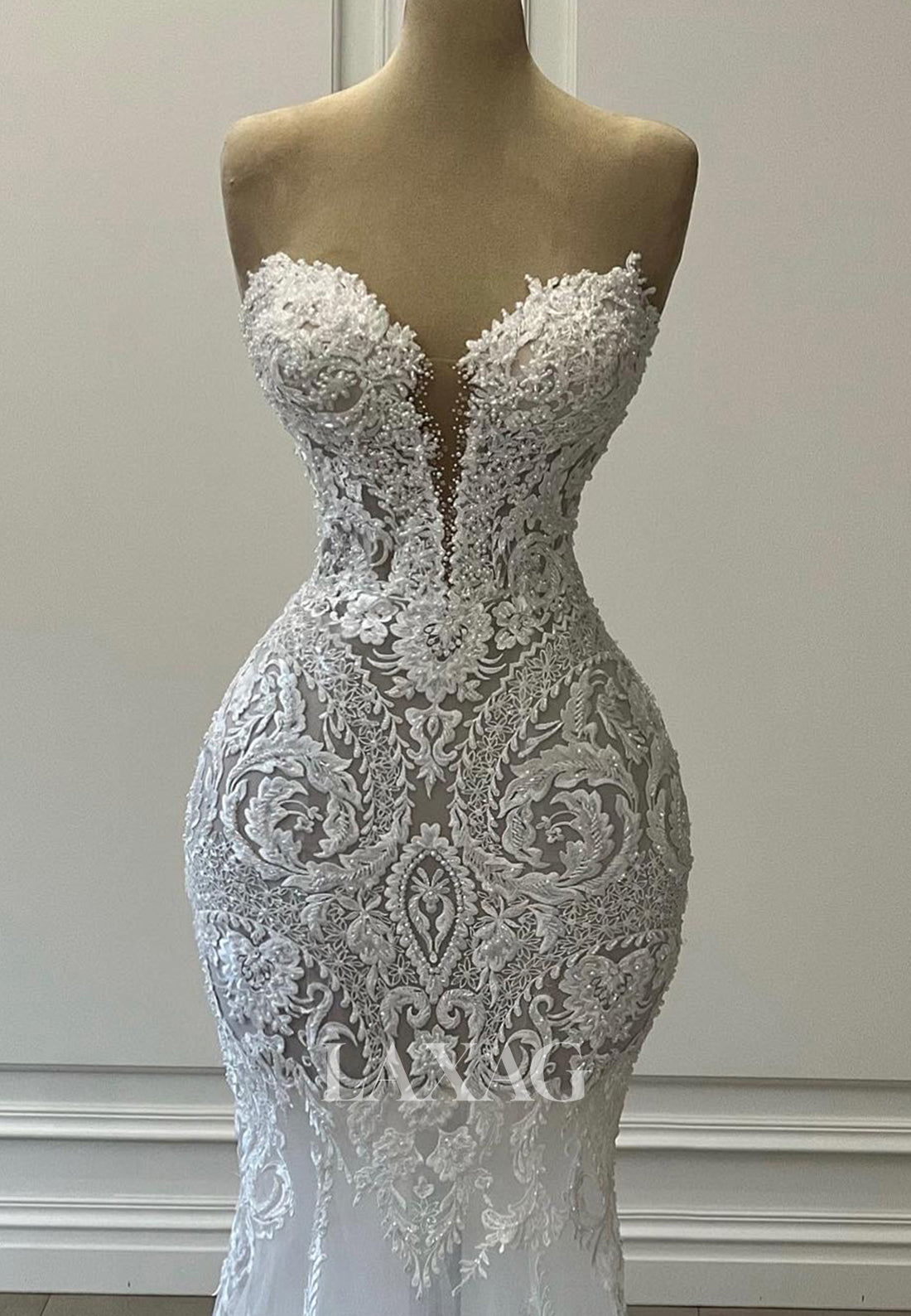 Deep V-Neck Sleeveless Mermaid Wedding Dress Sequined Applique Tulle Bride Gowns with Sweep Train