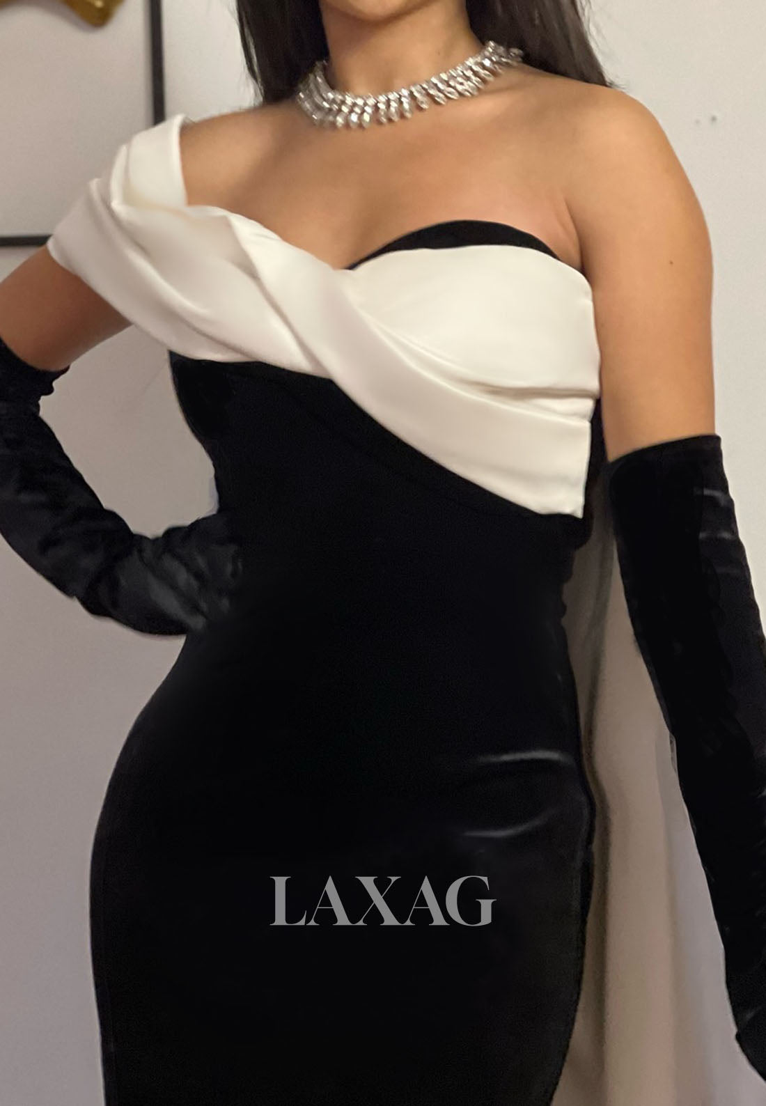 Asymmetrical-Neck Sweep Train Formal Gowns Two Tone Velvet Pleated Mermaid Evening Dress with Gloves