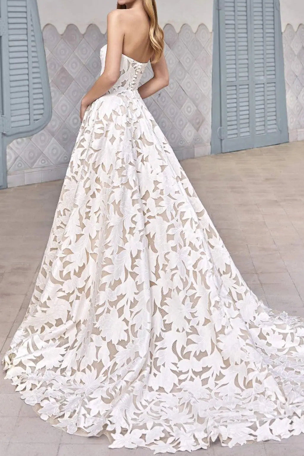 Tube Top Off-Shoulder Sleeveless Lace Pleated A-Line Wedding Dress with Train