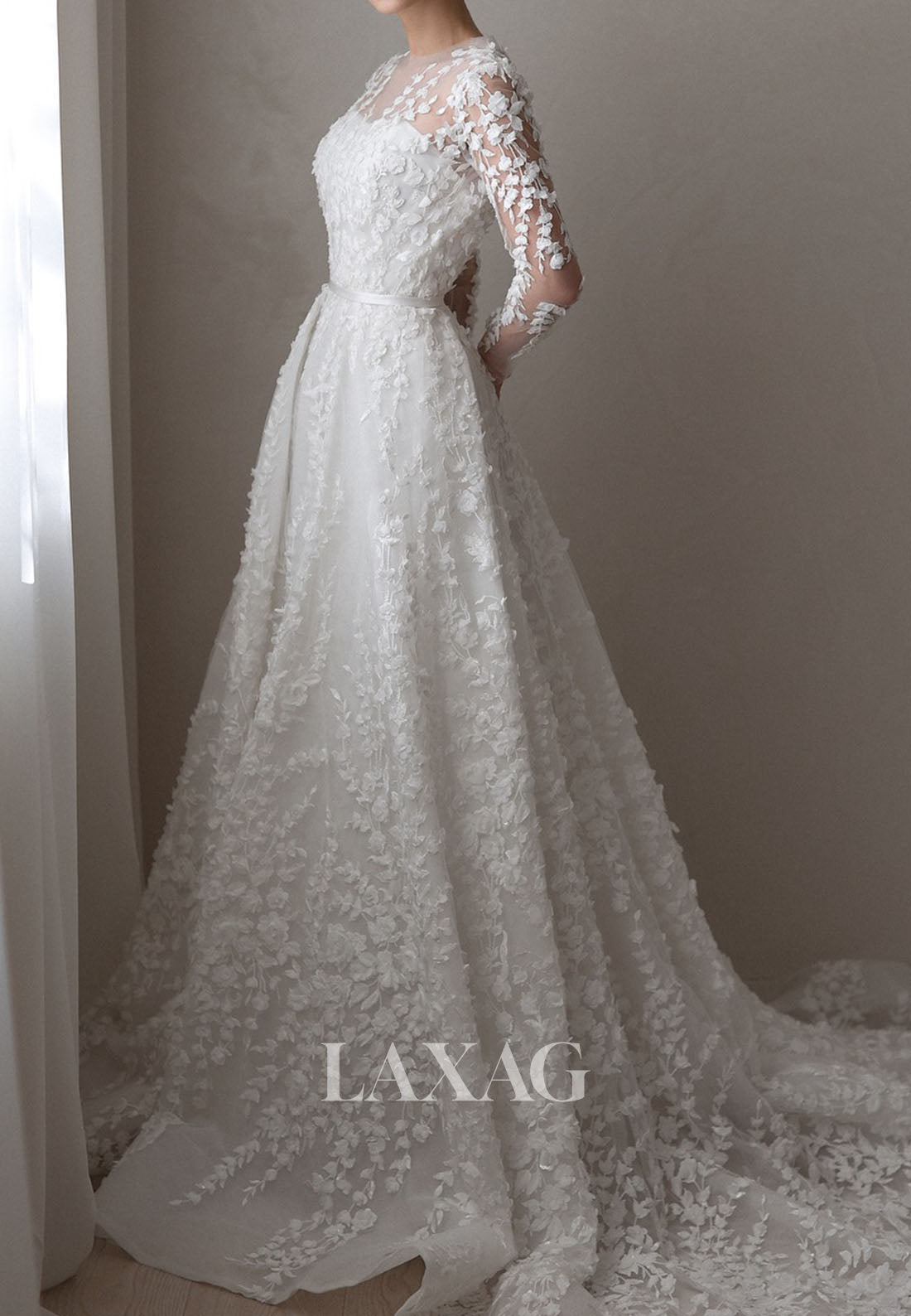 Scoop-Neck Long-Sleeves Bride Gowns Applique Sequined Pleated Tulle A-Line Wedding Dress