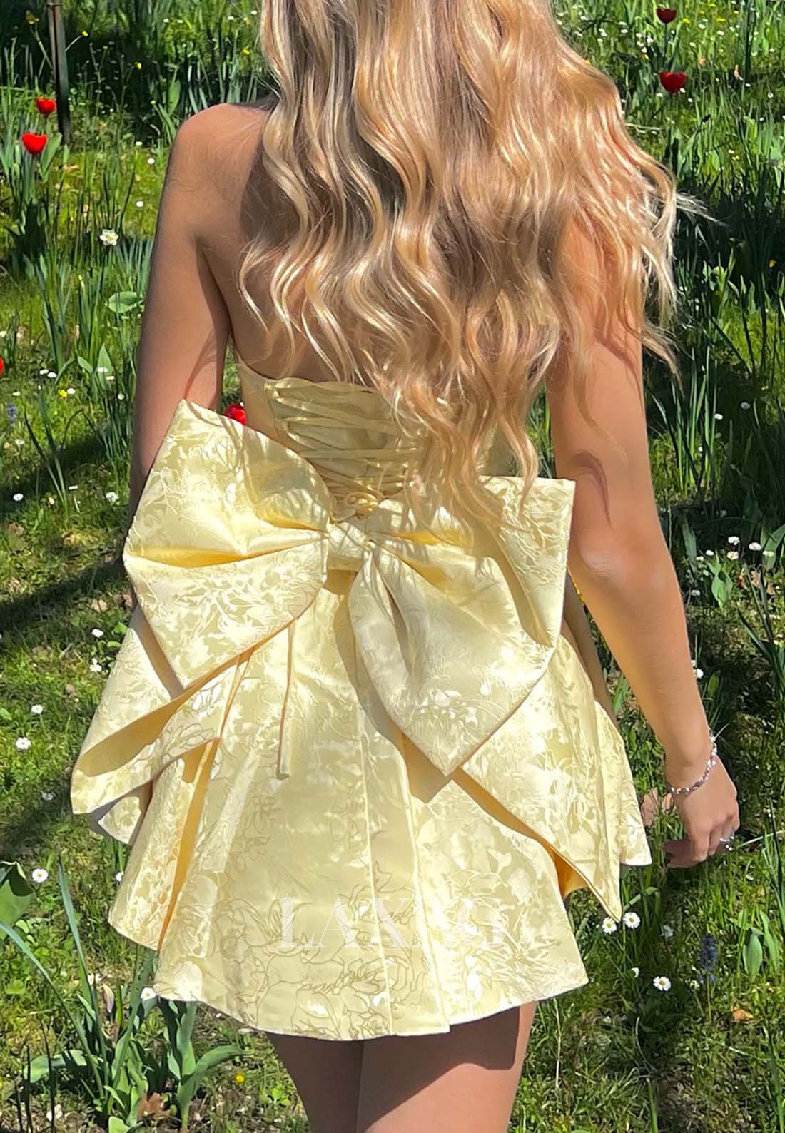 Halter Deep V-Neck Off-Shoulder Sleeveless Applique Satin A-Line Party Homecoming Dress