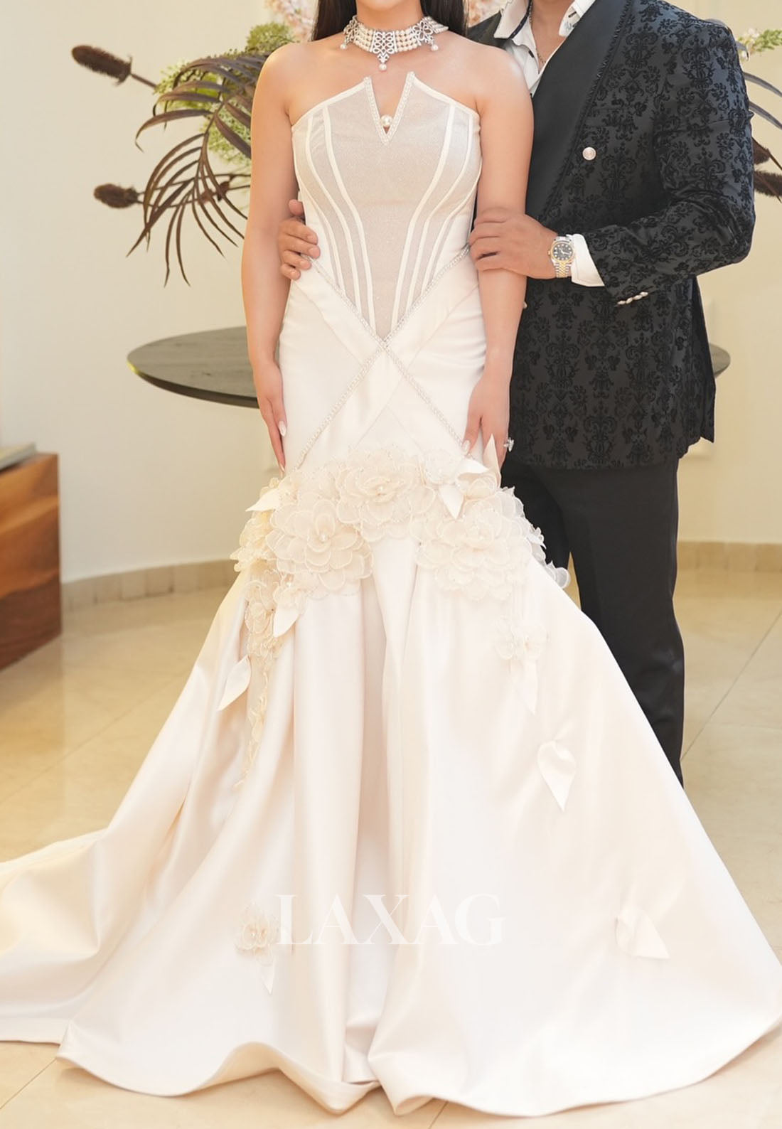 Off-Shoulder Sleeveless Trumpet Mermaid Wedding Dress Floral Embellished Beaded Satin Bride Gowns